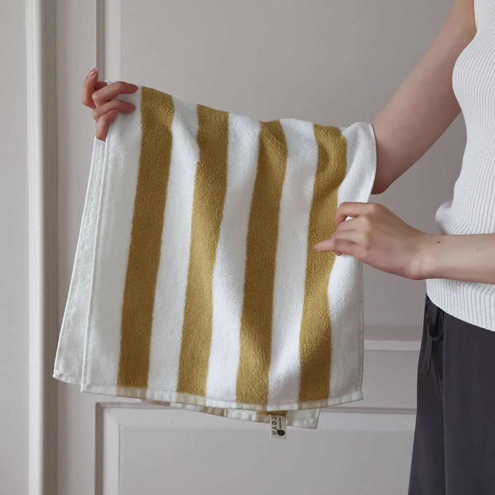 Serviette de Bain Rayée | Tokko Studio.