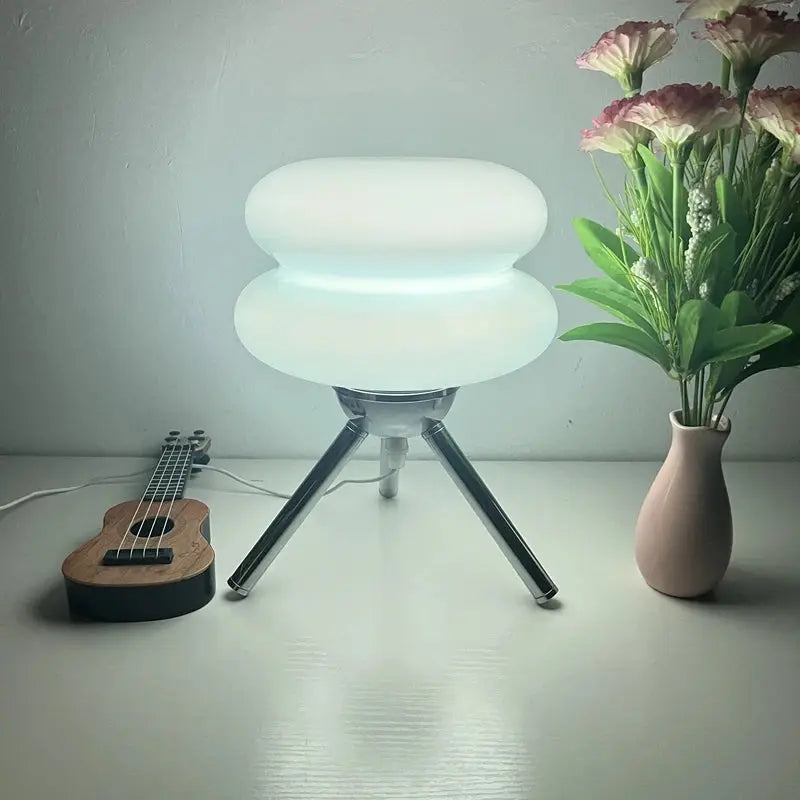 Lampe de Table Tripod |  Tokko Studio.