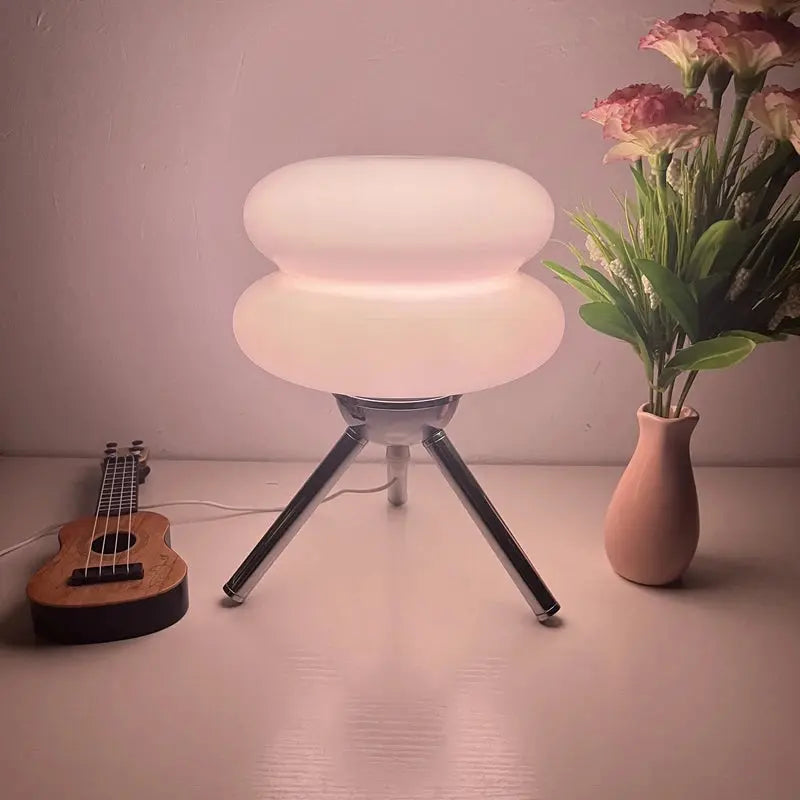 Lampe de Table Tripod |  Tokko Studio.