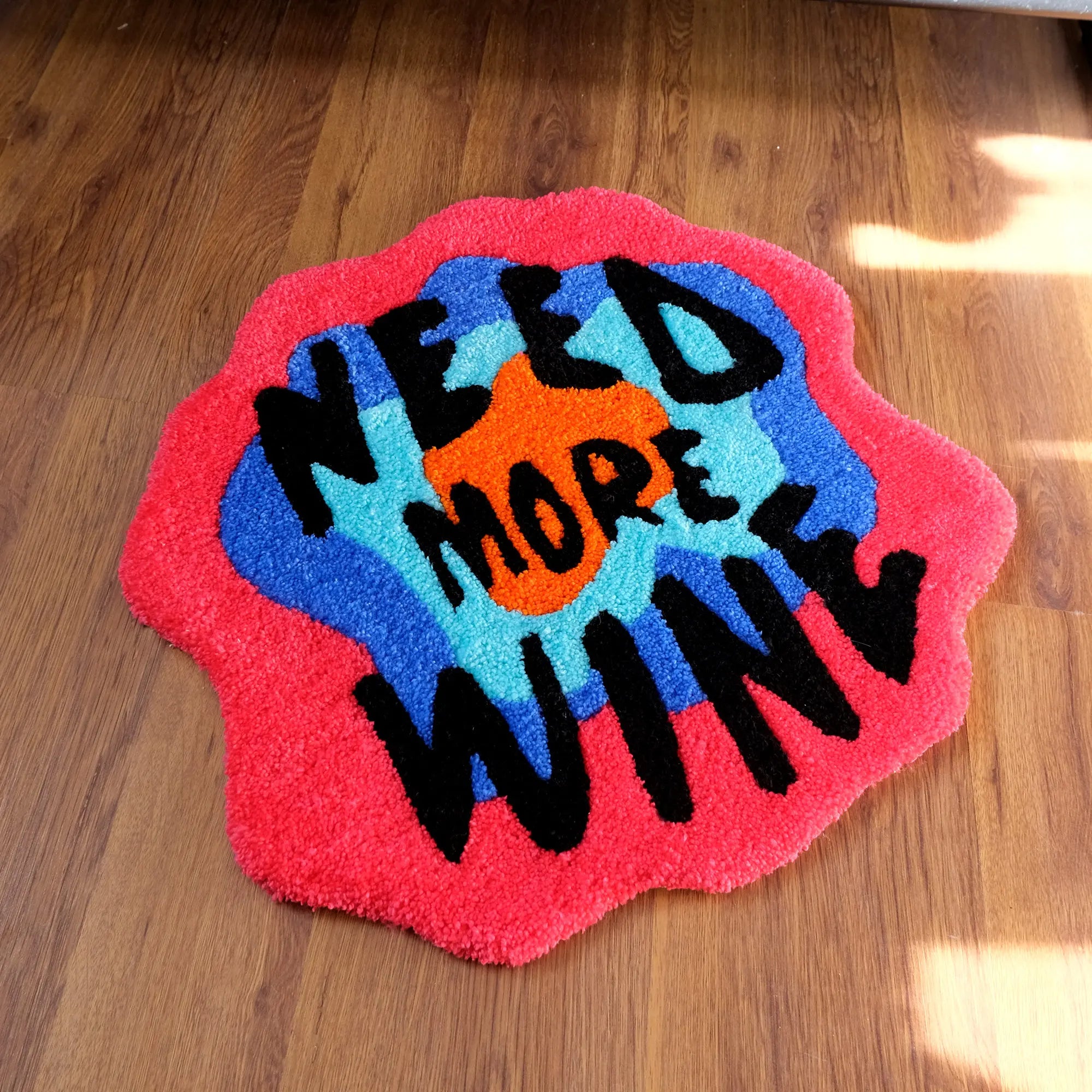 Tapis Tufté "Need More Wine" |  Tokko Studio.