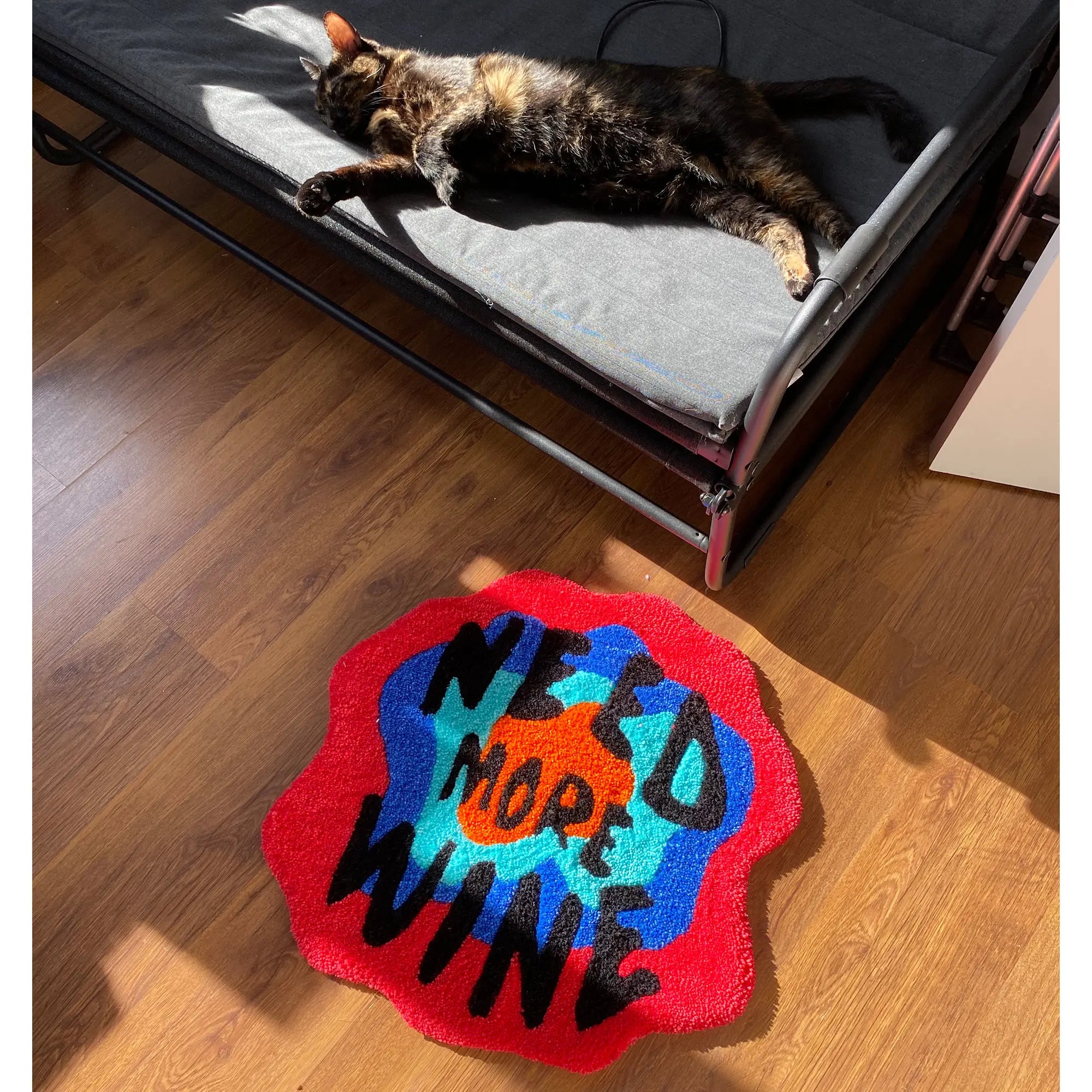 Tapis Tufté "Need More Wine" |  Tokko Studio.